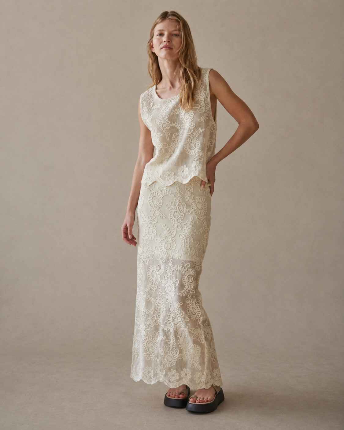 Sleeveless Embroidery Crop Top