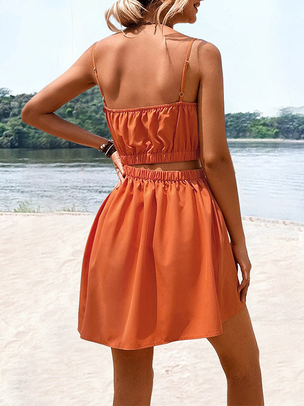 Robe courte trapèze ample à col spaghetti et fentes, couleur unie