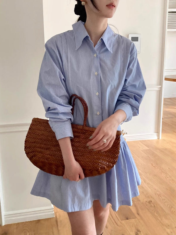 Robe chemise courte trapèze à manches longues, boutonnée, plissée et rayée