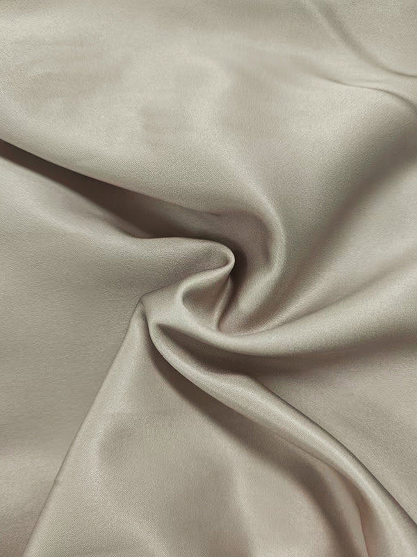 Langärmliger, lockerer Jumpsuit mit Blumenmuster, Plissee und geteiltem V-Ausschnitt