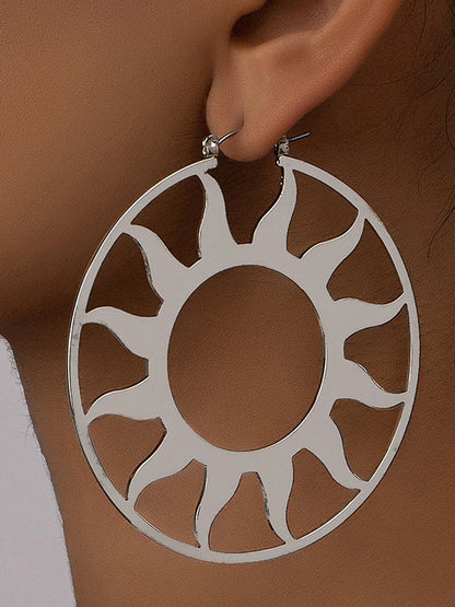 Boucle d'oreille creuse en forme de soleil de couleur unie 