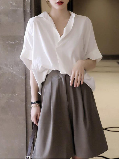 Schlichte Bluse mit einfarbigen Fledermausärmeln 