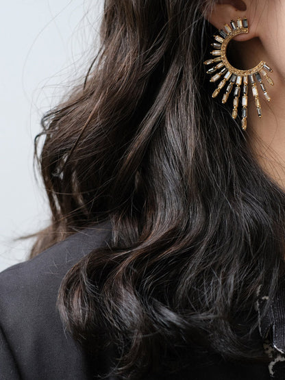 Boucles d'oreilles originales en zircon de couleur contrastée 