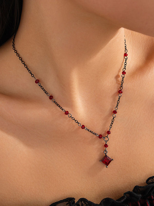 Colliers à pompons géométriques et accessoires 