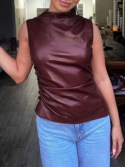 Haut moulant sans manches asymétrique plissé de couleur unie à col montant 