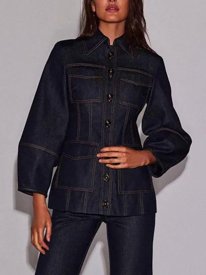 Manches longues, manches bouffantes, poches boutonnées, revers fendus 