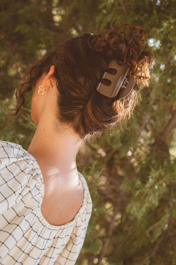 Oblong Cutout Claw Clip