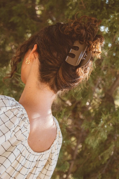 Oblong Cutout Claw Clip