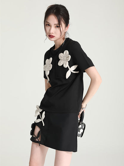 T-shirt original et élégant avec appliques de couleur contrastée 