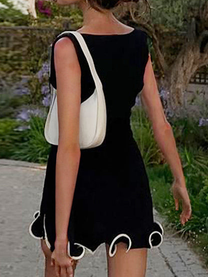 Mini-robes taille haute sans manches à volants et col rond de couleur unie 