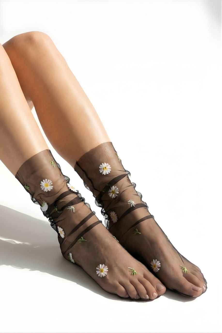 Sheer Garden Daisy Crew Socks