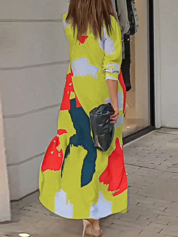 Lockeres, gewickeltes Hemdkleid mit Knöpfen, kontrastfarbenen Taschen, bedrucktem Schlitz an der Seite 