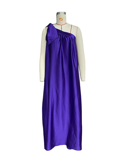 Robe longue trapèze ample asymétrique plissée de couleur unie nouée à une épaule 