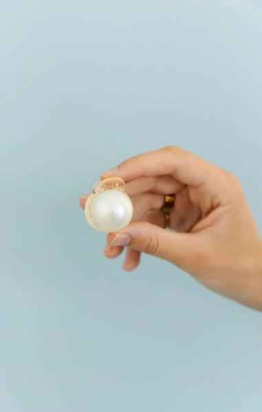 Chunky Pearl Claw Clip