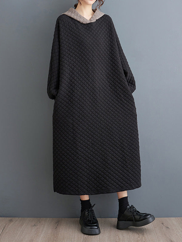 Robe mi-longue trapèze à manches longues et capuche matelassée fendue sur les côtés 