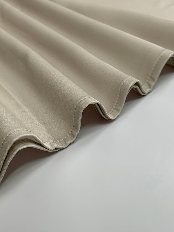 Langärmliger, lockerer Jumpsuit mit Blumenmuster, Plissee und geteiltem V-Ausschnitt 