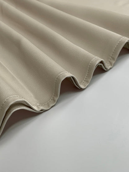 Langärmliger, lockerer Jumpsuit mit Blumenmuster, Plissee und geteiltem V-Ausschnitt 