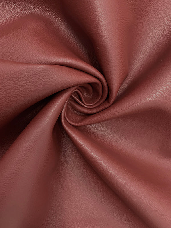 Hose mit hoher Taille, lockeren Faltentaschen und geteilten Beinen 