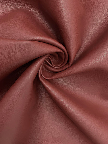 Hose mit hoher Taille, lockeren Faltentaschen und geteilten Beinen 