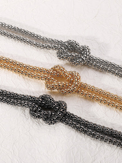 Chaînes, nœuds, colliers à pompons, accessoires 