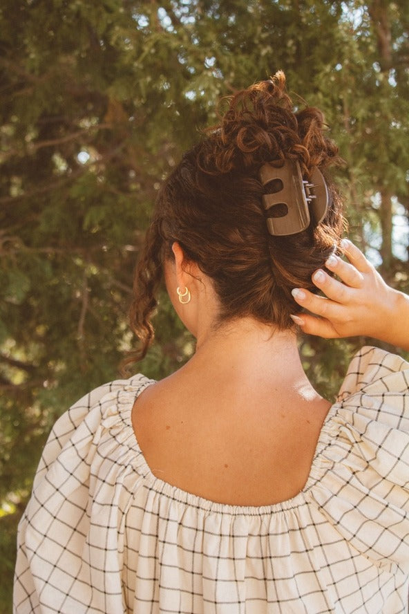 Oblong Cutout Claw Clip