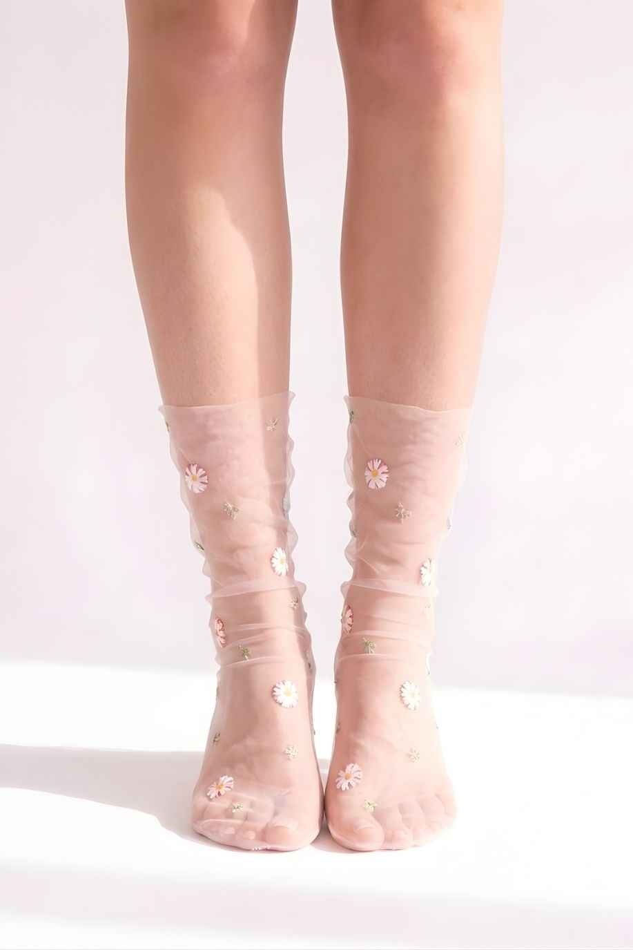 Sheer Garden Daisy Crew Socks