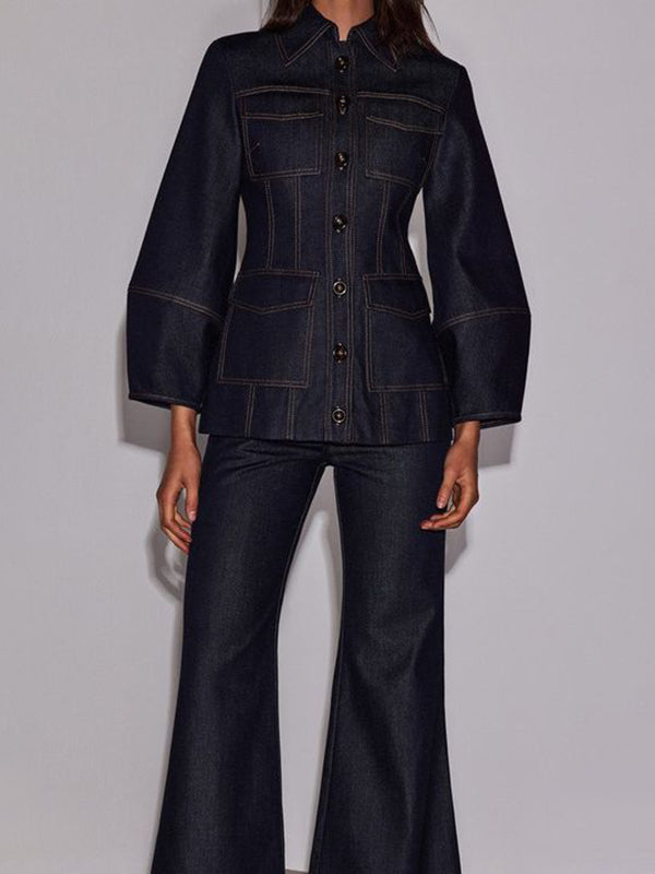 Manches longues, manches bouffantes, poches boutonnées, revers fendus 