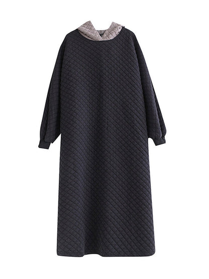 Robe mi-longue trapèze à manches longues et capuche matelassée fendue sur les côtés 