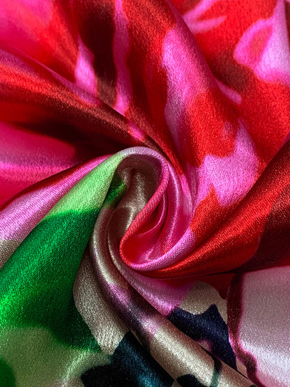 Robe longue trapèze à manches mi-longues et col en V, avec imprimé floral et fente sur le devant 