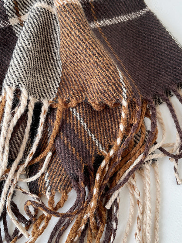 Châle et écharpe à pompons à rayures et carreaux de couleur contrastée 