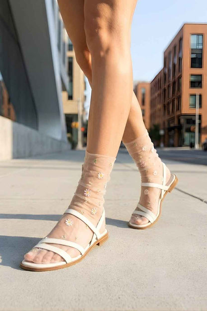Sheer Garden Daisy Crew Socks