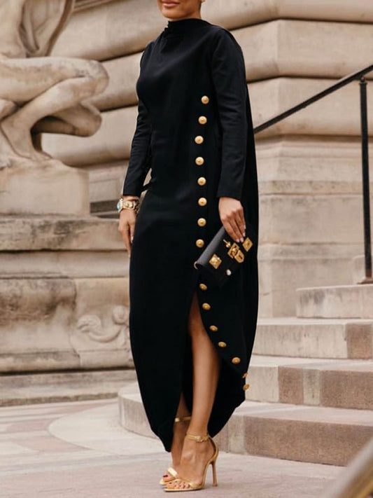 Robe longue ample asymétrique boutonnée à manches longues et col montant fendu sur les côtés 