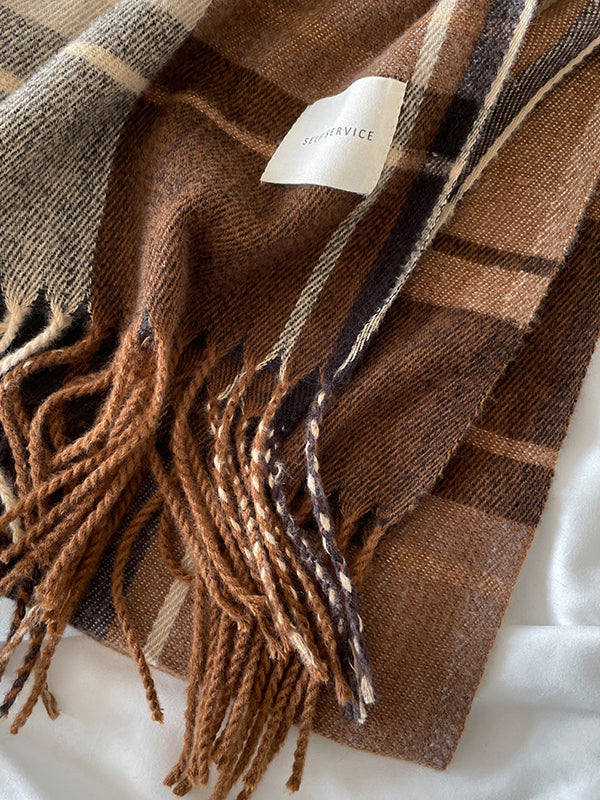 Châle et écharpe à pompons à rayures et carreaux de couleur contrastée 