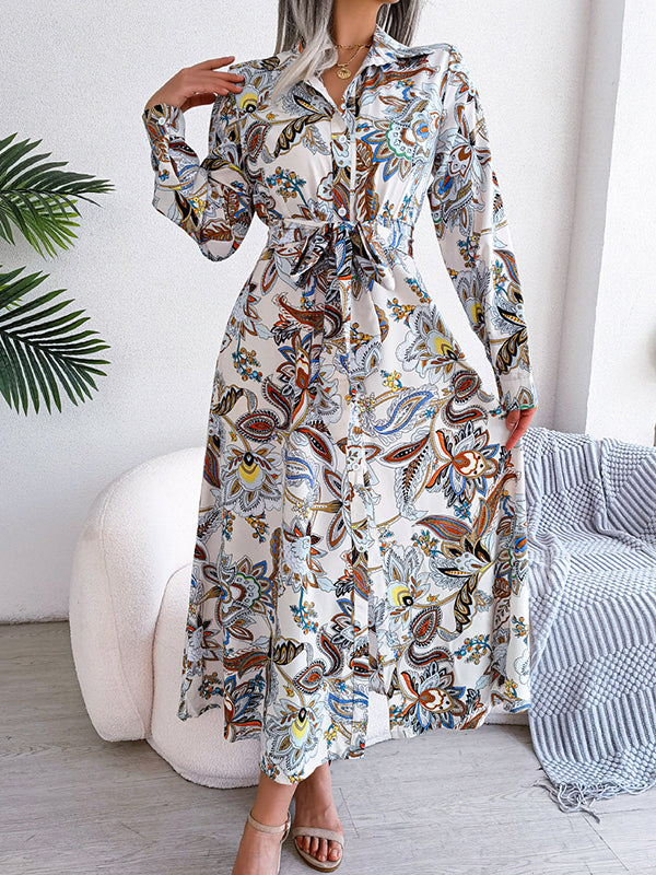 Robe longue boutonnée à manches longues et imprimé floral, taille nouée et revers 