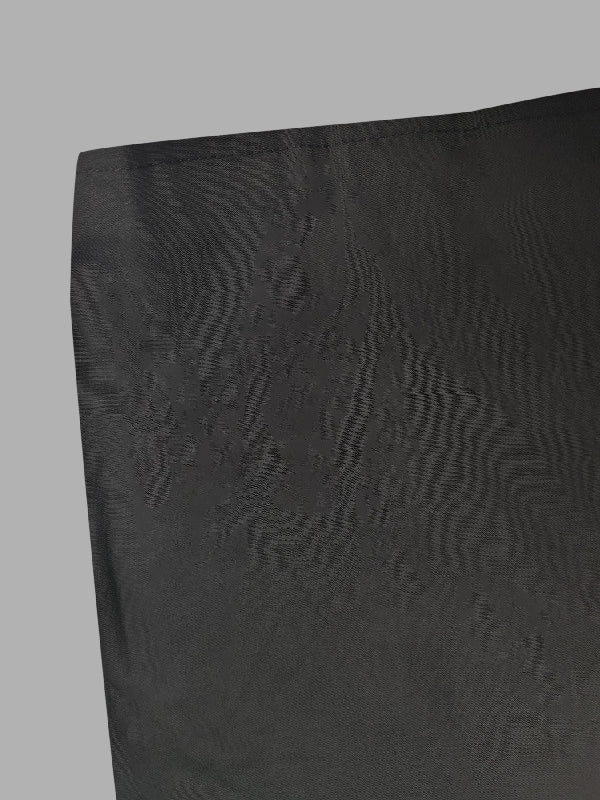 Einfaches, lockeres, schwarzes Midikleid mit Schlitz und langen Ärmeln 