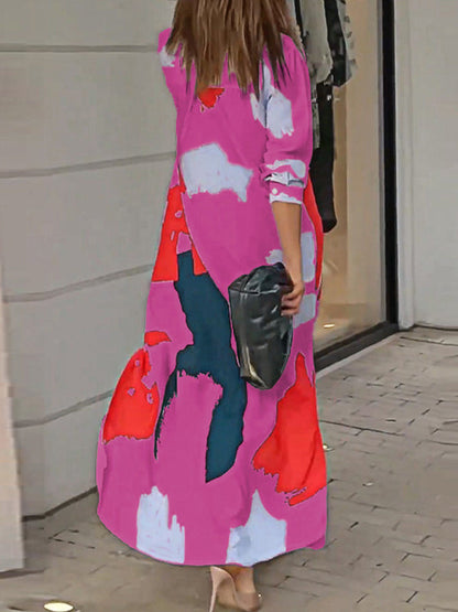 Lockeres, gewickeltes Hemdkleid mit Knöpfen, kontrastfarbenen Taschen, bedrucktem Schlitz an der Seite 