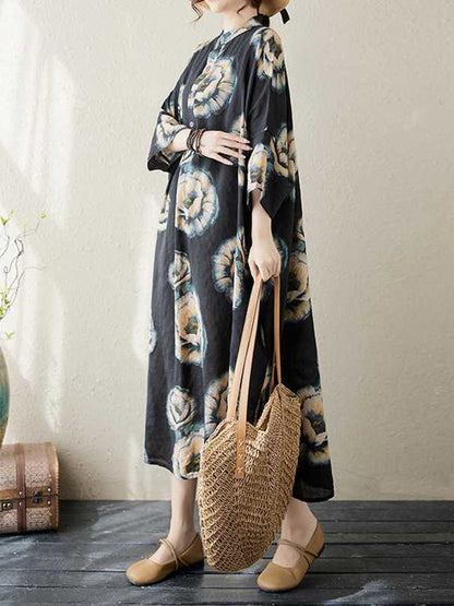 Robe mi-longue ample à manches trois-quarts et col montant, boutonnée et imprimée de fleurs 