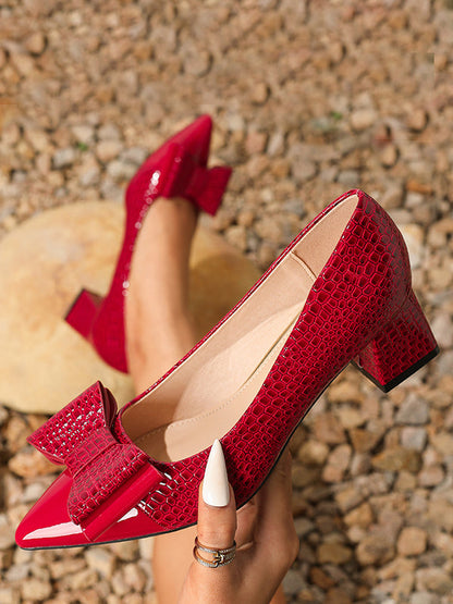 Escarpins brillants à bout pointu et nœud papillon 