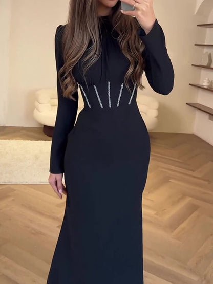 Figurbetontes Maxikleid mit langen Ärmeln, plissiertem, einfarbigem Reißverschluss und Stehkragen 