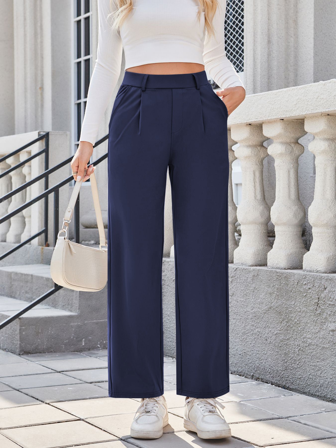 Women Relaxed Straight Leg Straight Fit High-Rise Easy Wash Pleated Joggers