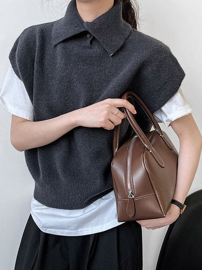 Haut sans manches ample à col montant et boutons 