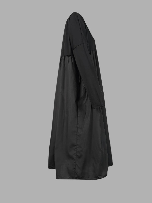 Einfaches, lockeres, schwarzes Midikleid mit Schlitz und langen Ärmeln 