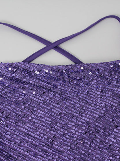 Robe longue fendue à col spaghetti et sequins croisés dans le dos 