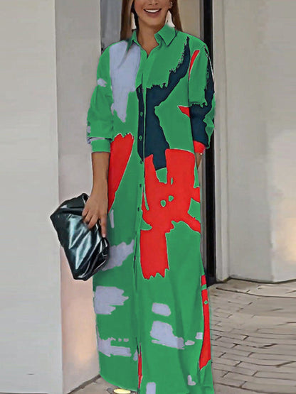 Lockeres, gewickeltes Hemdkleid mit Knöpfen, kontrastfarbenen Taschen, bedrucktem Schlitz an der Seite 