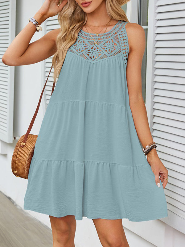 Mini-robe ample sans manches à plis creux de couleur unie, à col rond et à fentes 