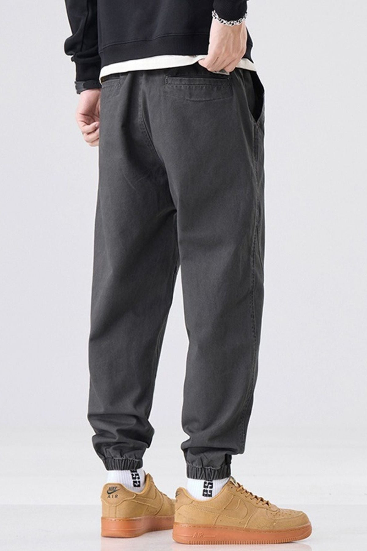 Locker sitzende Jogginghose mit Kordelzug