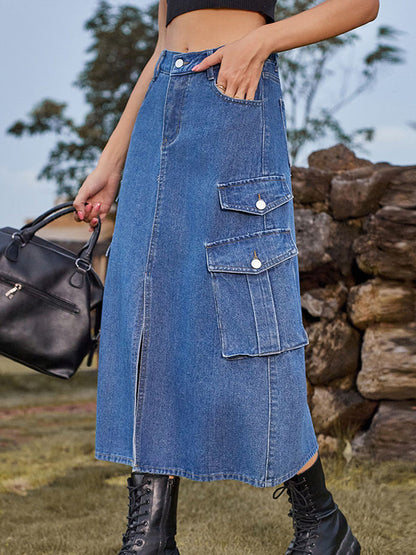 Jupes en jean fendues sur le devant, poches amples et coupe trapèze 