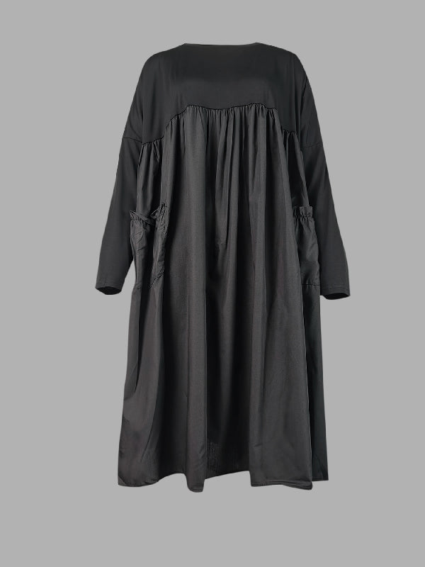 Einfaches, lockeres, schwarzes Midikleid mit Schlitz und langen Ärmeln 