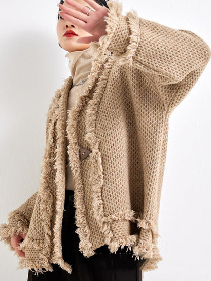 Langärmlige, lockere, geknöpfte, gesäumte, einfarbige Strickjacke mit V-Ausschnitt 