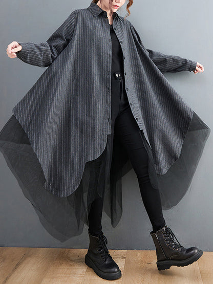 Lockeres, gestreiftes, langes Kleid aus Gaze mit geteiltem Revers 